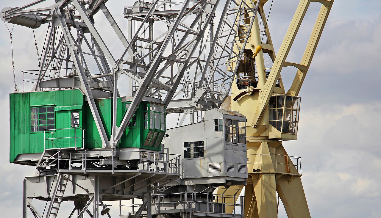Dockside loading crane